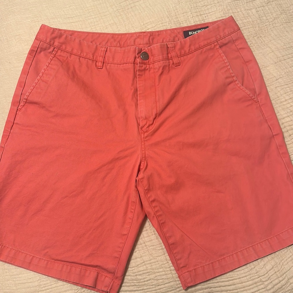 Bonobos washed chino shorts with a 9” inseam. Size 35